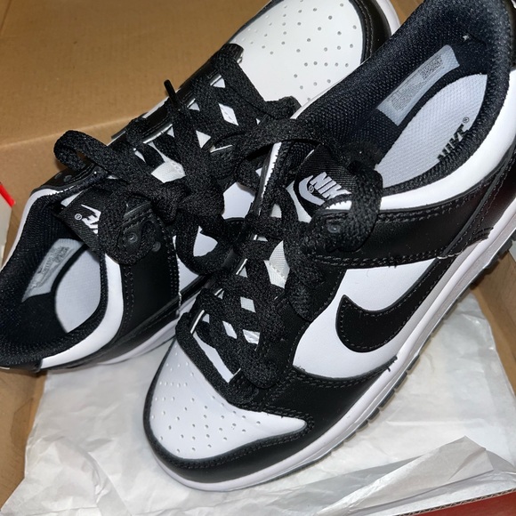 Nike Panda Dunks - Picture 5 of 5